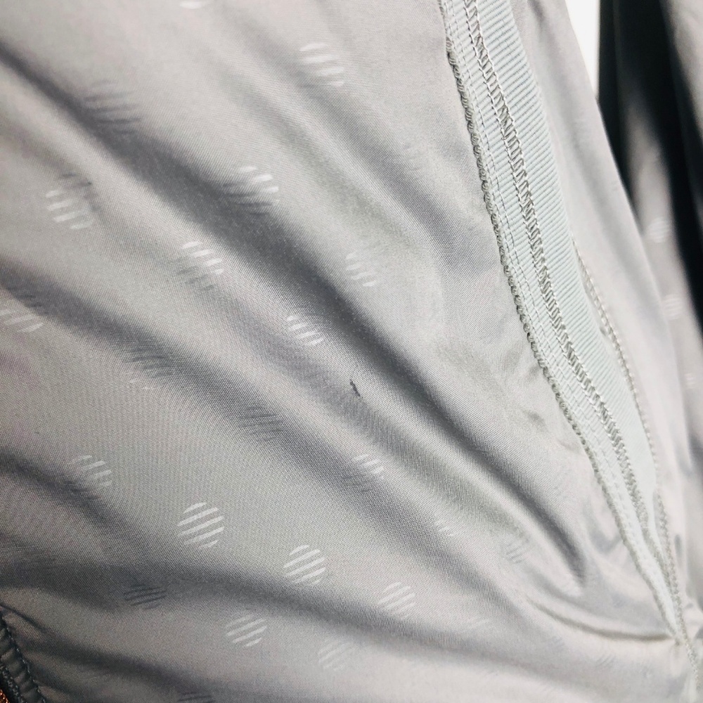 Lululemon Spring Fling Puffy Windbreaker Silver - Picture 7 of 7